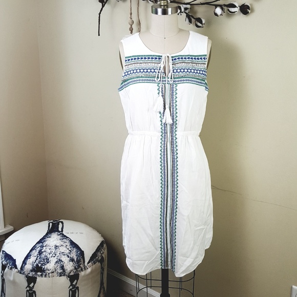 KENZIE // White Cotton Embroidered Mini Dress NWOT - Picture 2 of 8